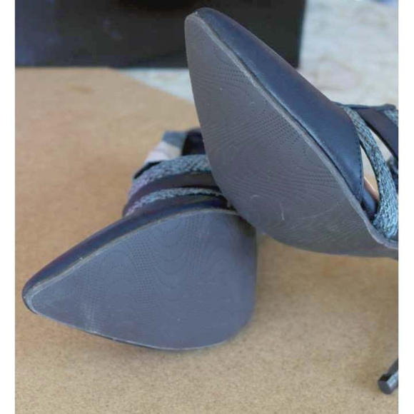 Kiara pointed toe ankle strap pump - Picture 4 of 5